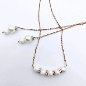Long pearl necklace